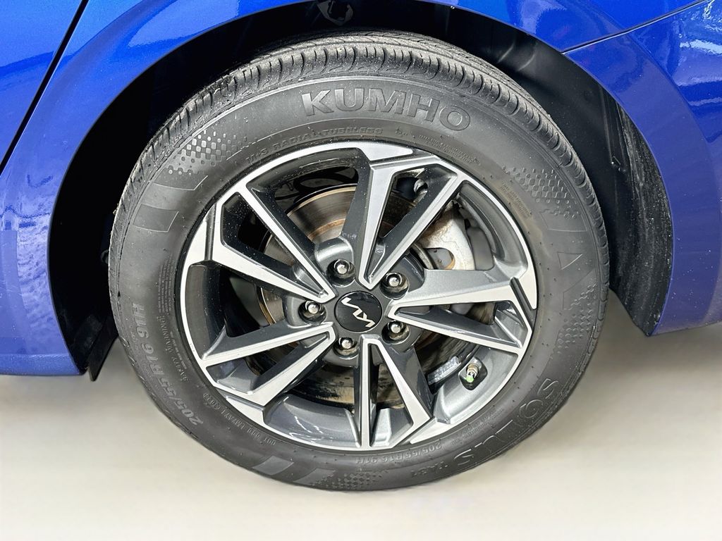 Thumbnail: 2023 Kia Forte - 7
