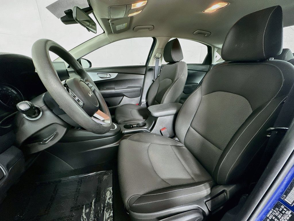Thumbnail: 2023 Kia Forte - 10