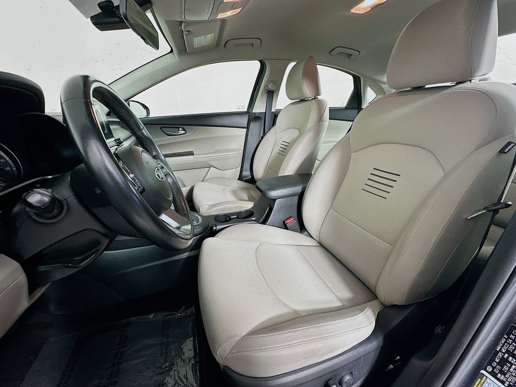 Thumbnail: 2019 Kia Forte - 11