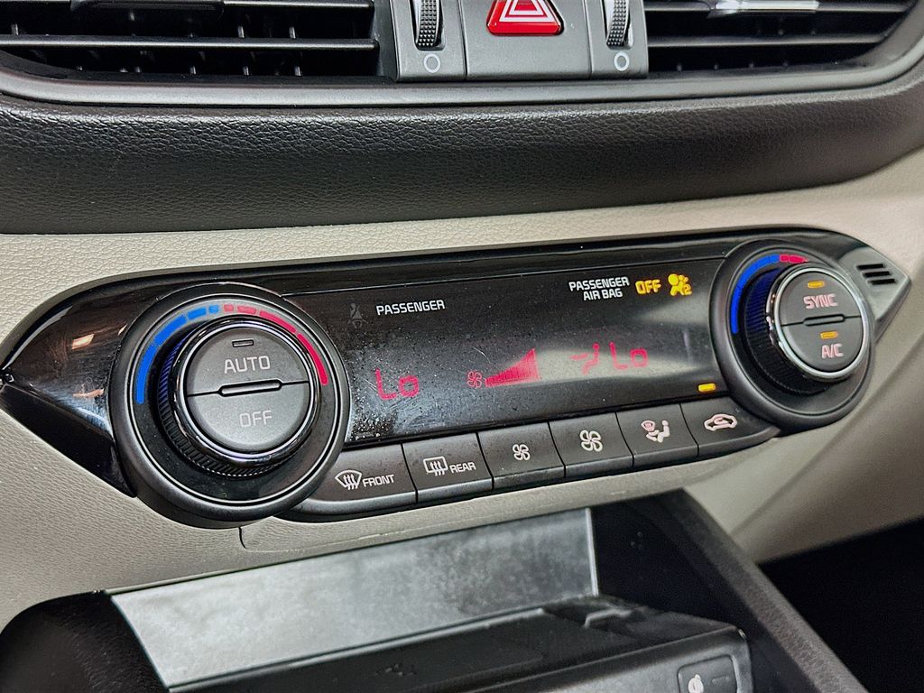 Thumbnail: 2019 Kia Forte - 23