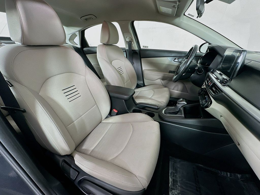 Thumbnail: 2019 Kia Forte - 12