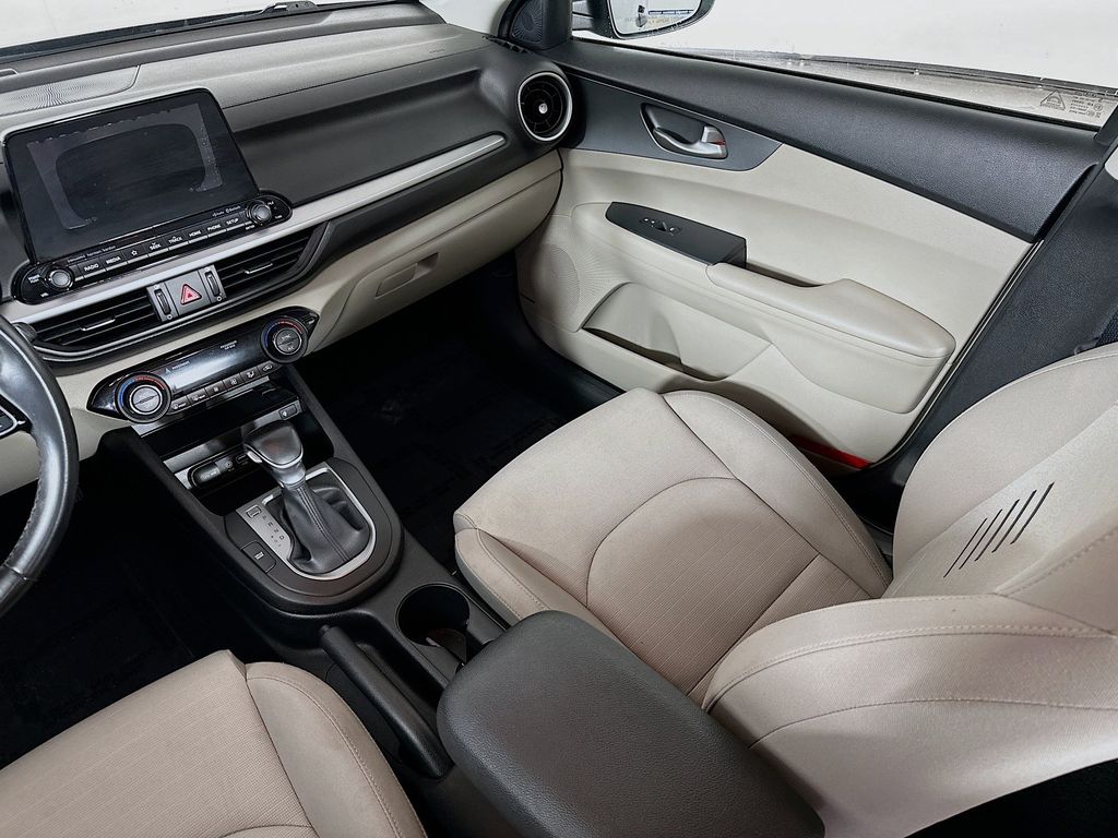 Thumbnail: 2019 Kia Forte - 14
