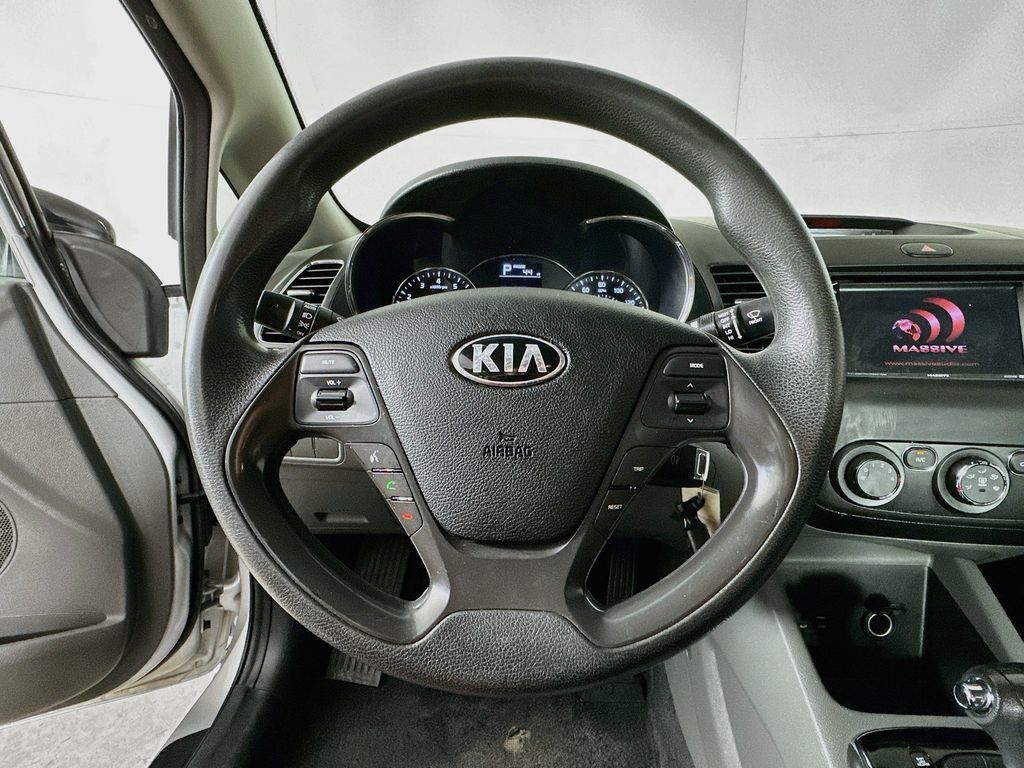 Thumbnail: 2017 Kia Forte - 14