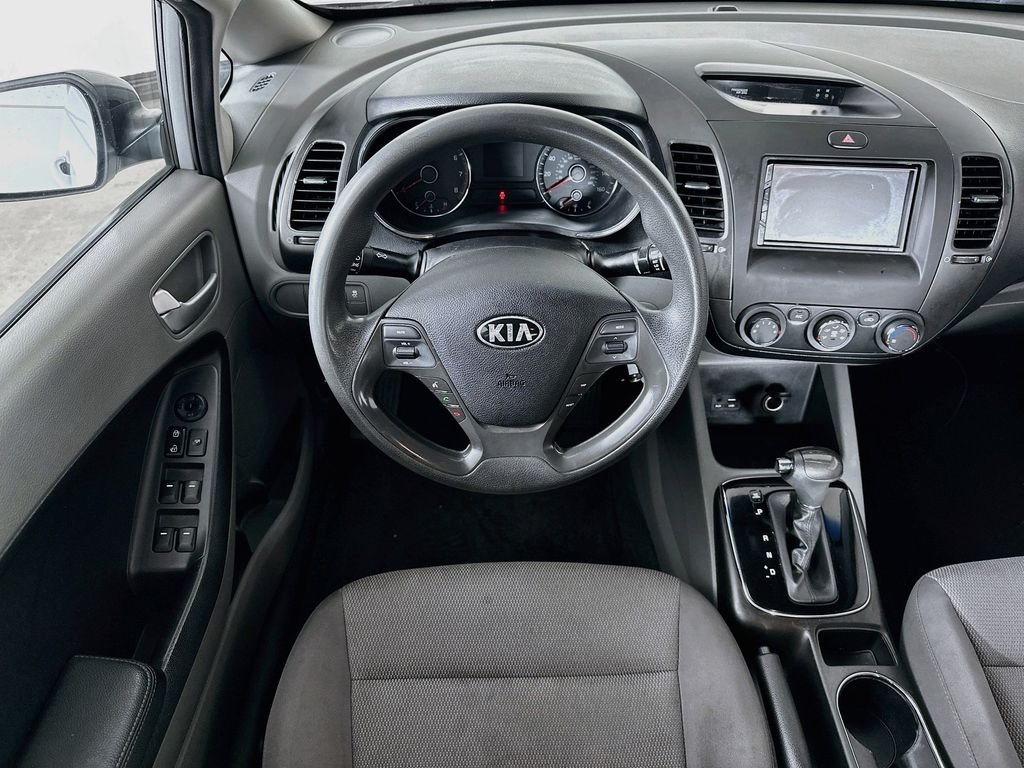 Thumbnail: 2017 Kia Forte - 9