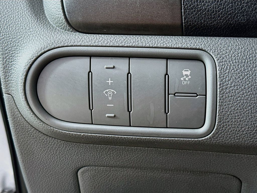 Thumbnail: 2017 Kia Forte - 25