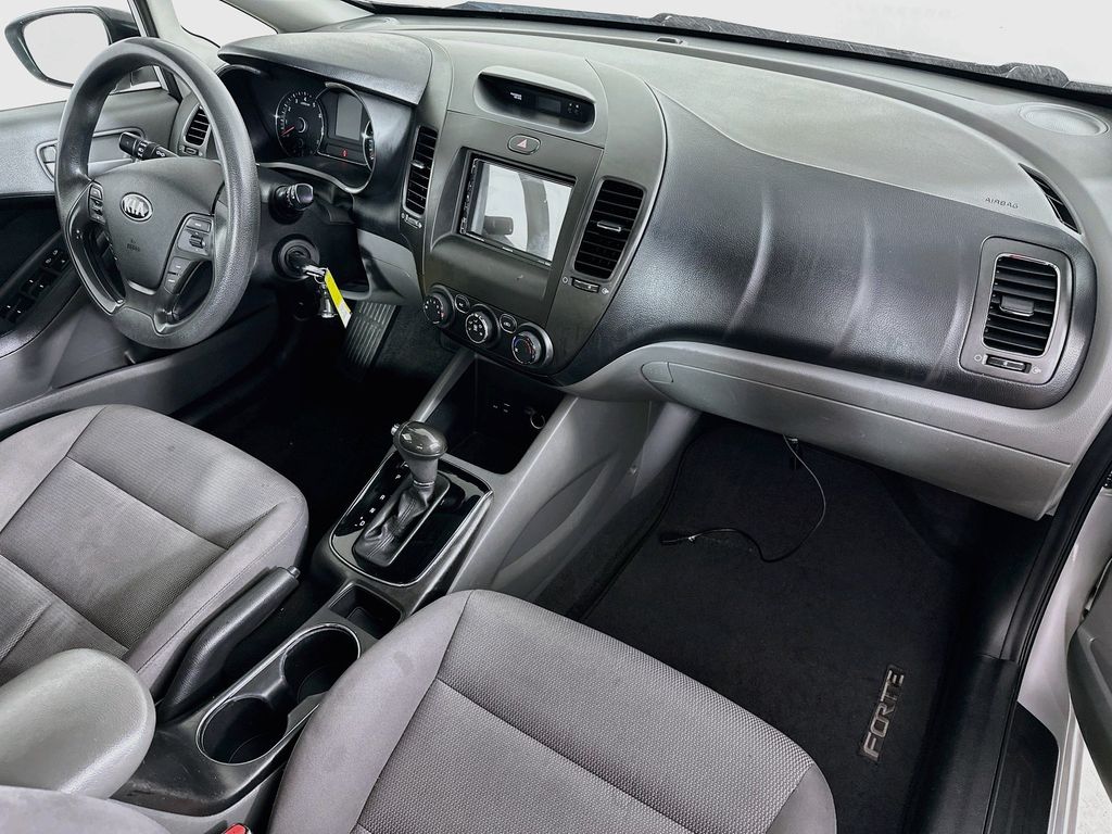 Thumbnail: 2017 Kia Forte - 31