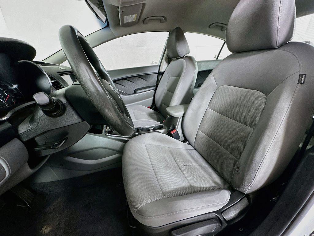 Thumbnail: 2017 Kia Forte - 10