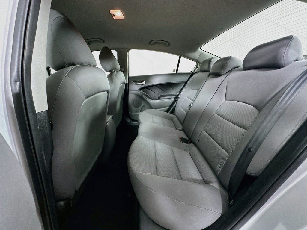 Thumbnail: 2017 Kia Forte - 12