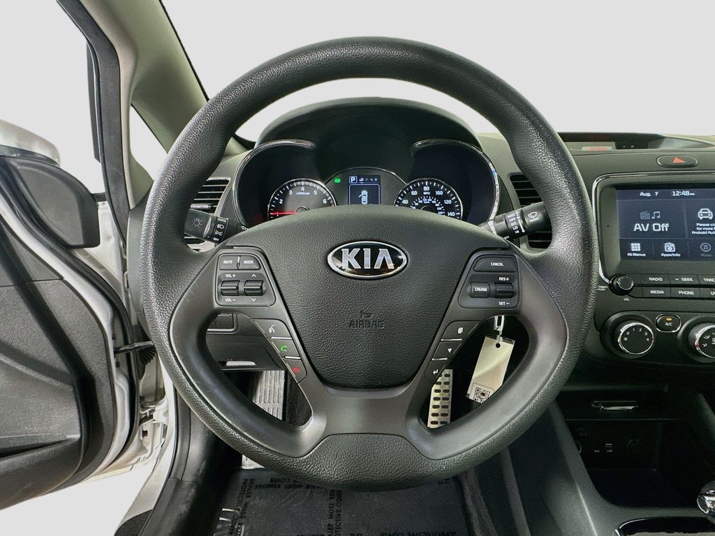 Thumbnail: 2018 Kia Forte - 15