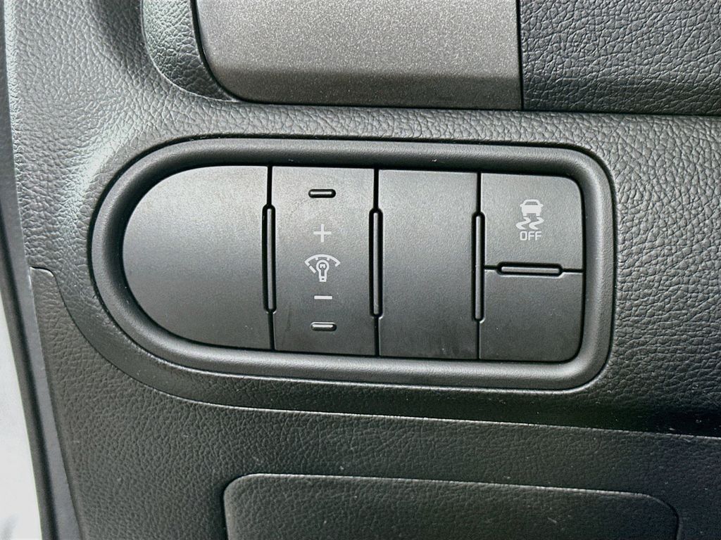 Thumbnail: 2018 Kia Forte - 26