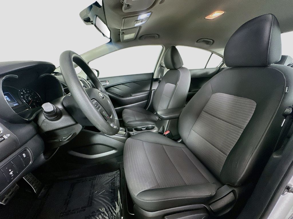Thumbnail: 2018 Kia Forte - 11