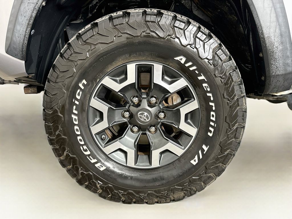 Thumbnail: 2017 Toyota Tacoma - 8