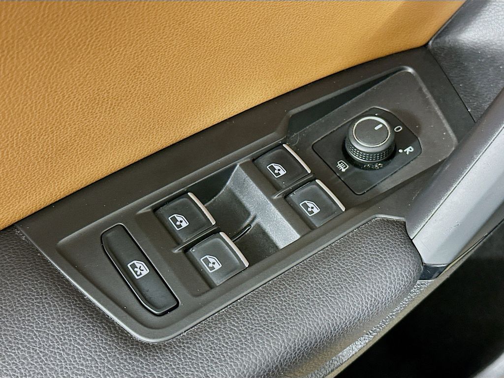 Thumbnail: 2019 Volkswagen Tiguan - 30