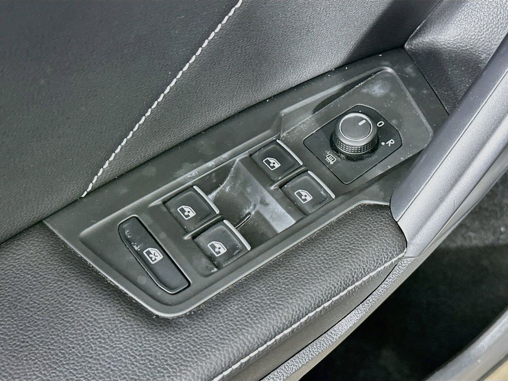 Thumbnail: 2023 Volkswagen Tiguan - 28