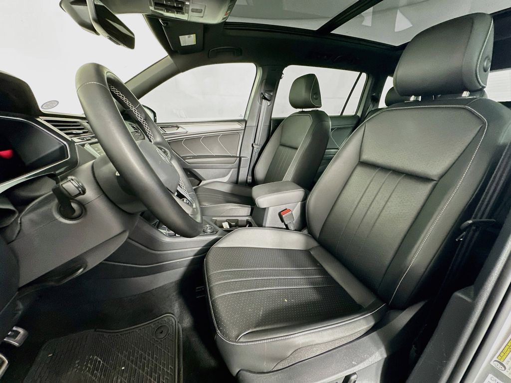 Thumbnail: 2023 Volkswagen Tiguan - 10