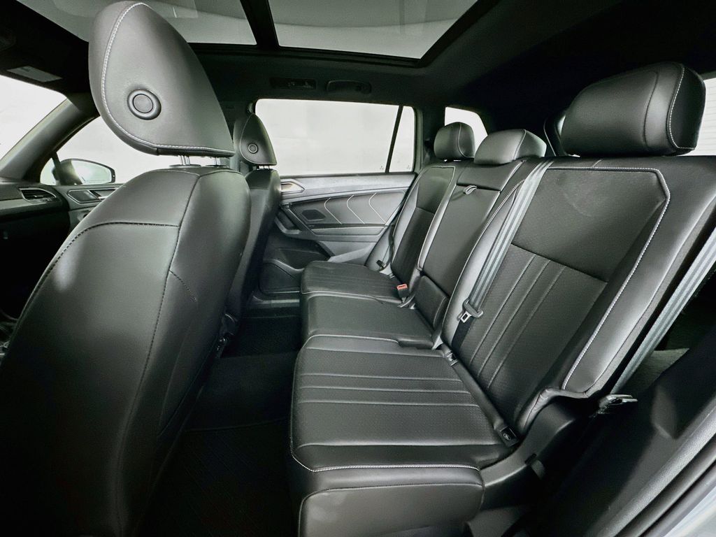 Thumbnail: 2023 Volkswagen Tiguan - 12