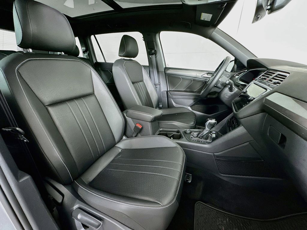 Thumbnail: 2023 Volkswagen Tiguan - 11