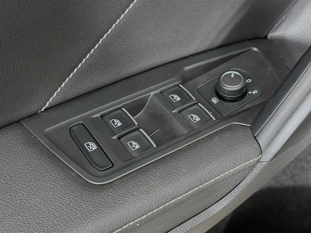 Thumbnail: 2023 Volkswagen Tiguan - 29
