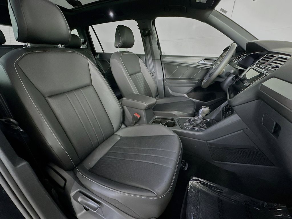 Thumbnail: 2023 Volkswagen Tiguan - 12