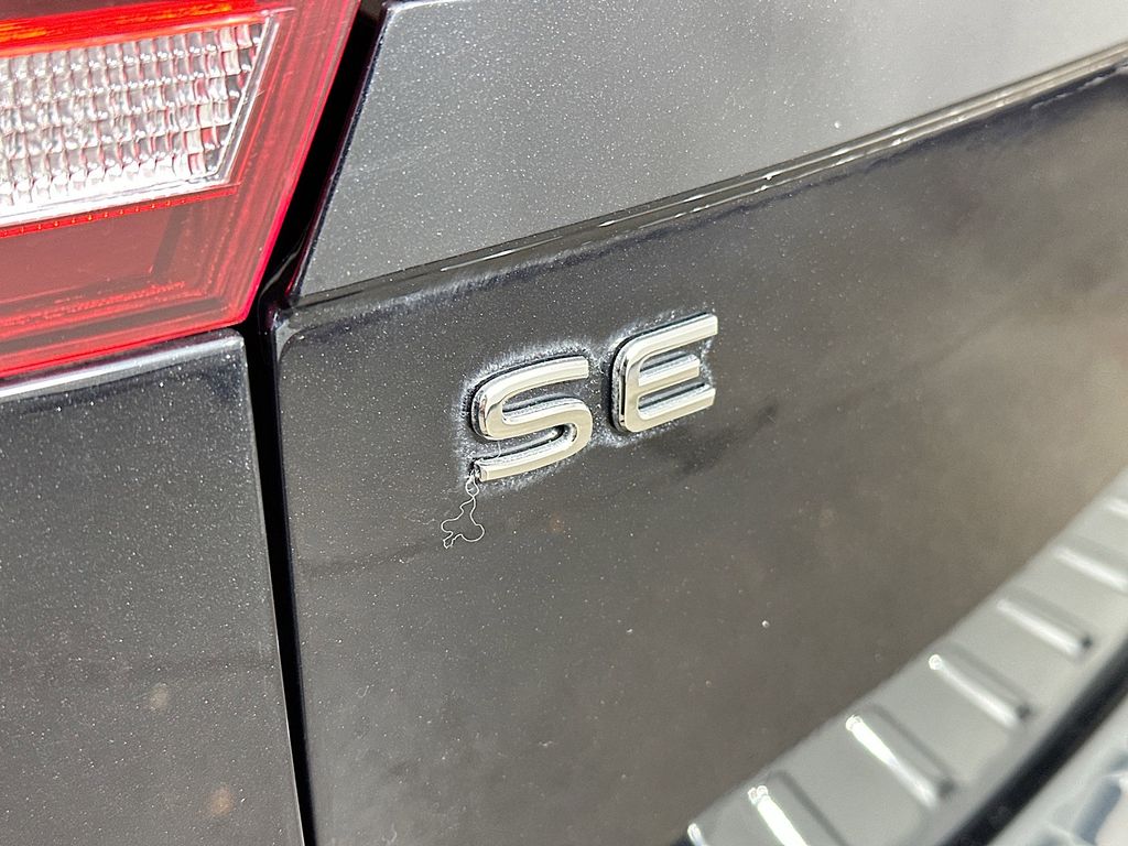 Thumbnail: 2023 Volkswagen Tiguan - 7