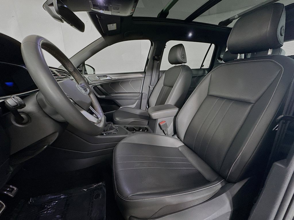 Thumbnail: 2023 Volkswagen Tiguan - 11