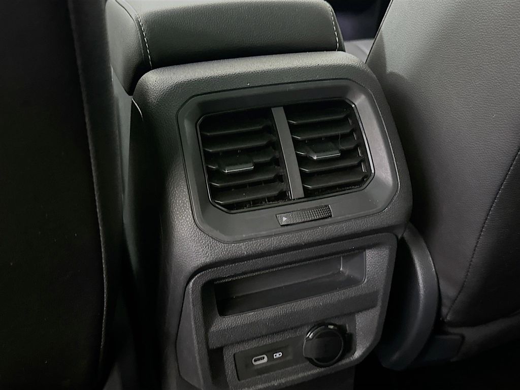 Thumbnail: 2023 Volkswagen Tiguan - 22