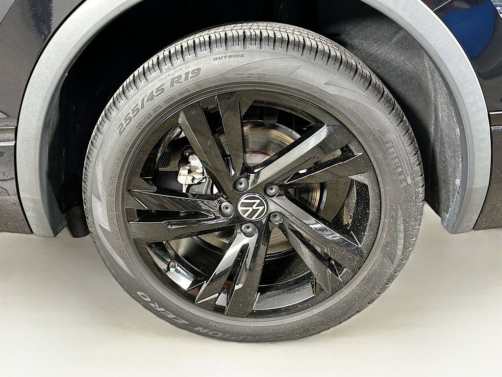 Thumbnail: 2023 Volkswagen Tiguan - 8