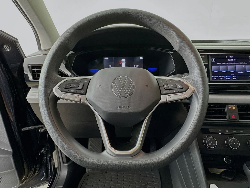 Thumbnail: 2022 Volkswagen Taos - 14