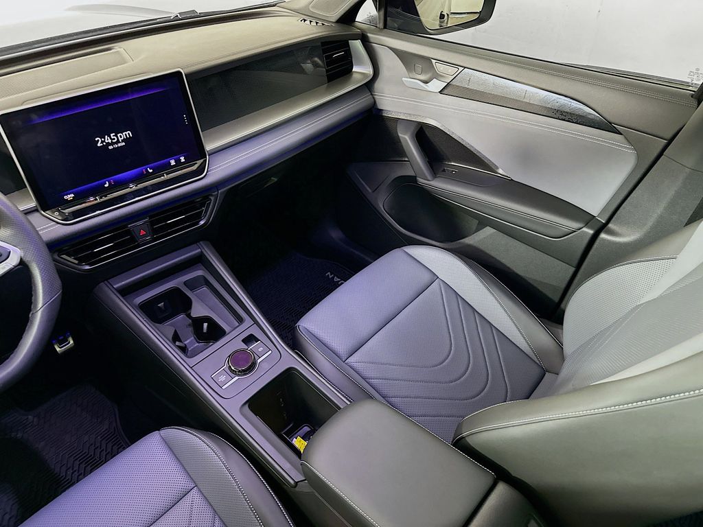 Thumbnail: 2025 Volkswagen Tiguan - 13