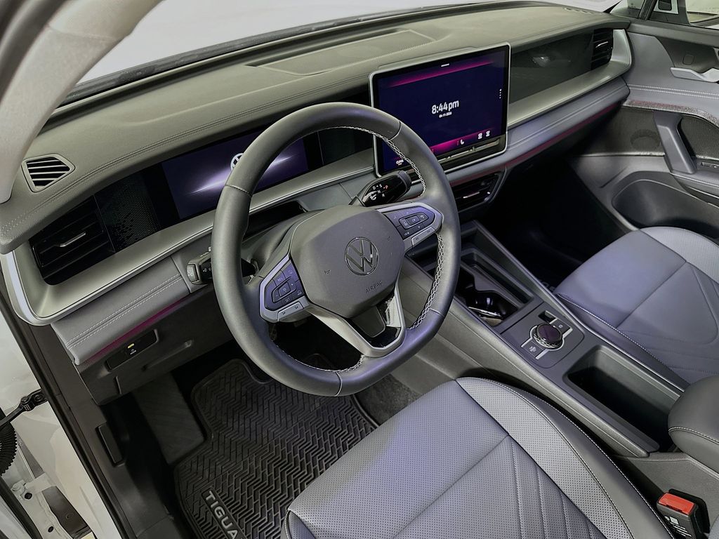 Thumbnail: 2025 Volkswagen Tiguan - 2