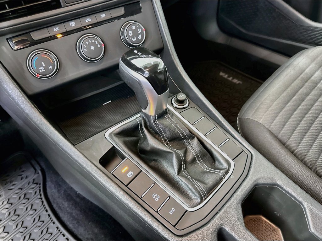 Thumbnail: 2023 Volkswagen Jetta - 17