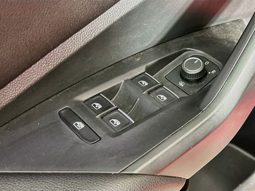 Thumbnail: 2021 Volkswagen Jetta - 28