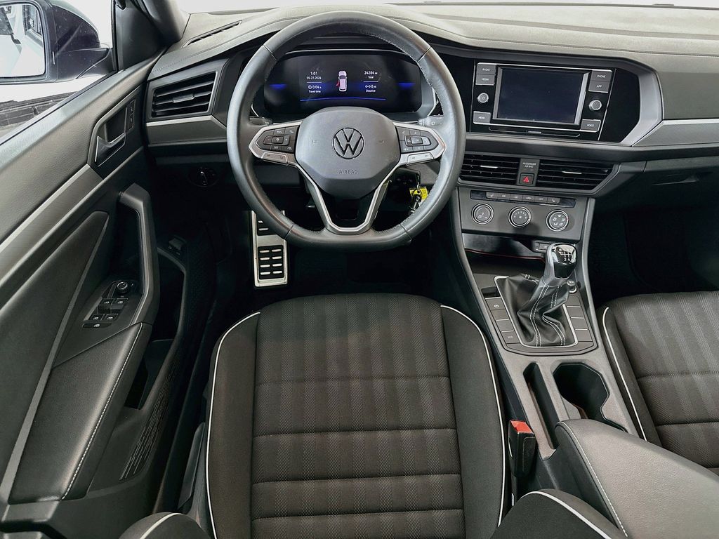 Thumbnail: 2024 Volkswagen Jetta - 9