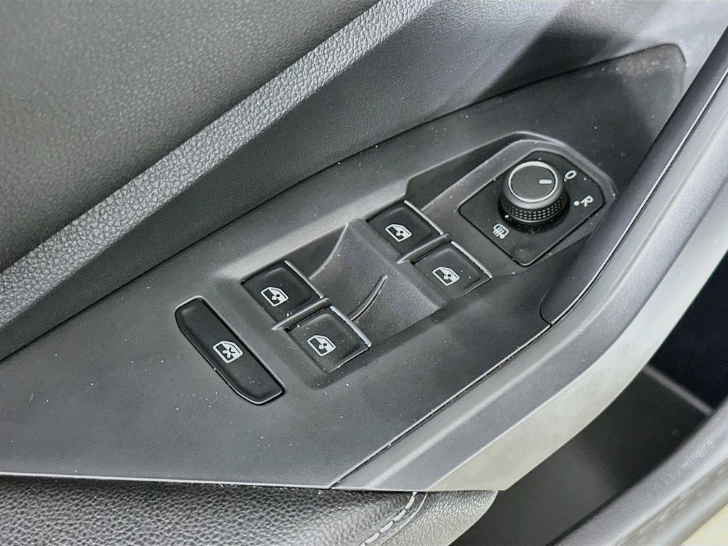 Thumbnail: 2024 Volkswagen Jetta - 28