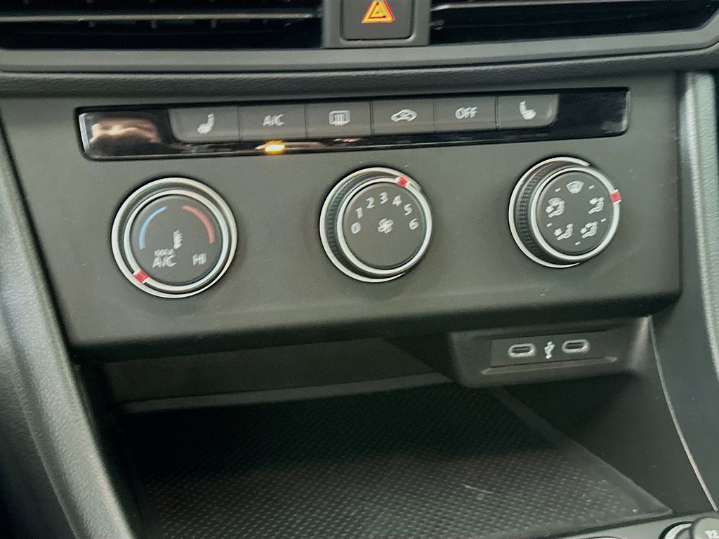 Thumbnail: 2024 Volkswagen Jetta - 21