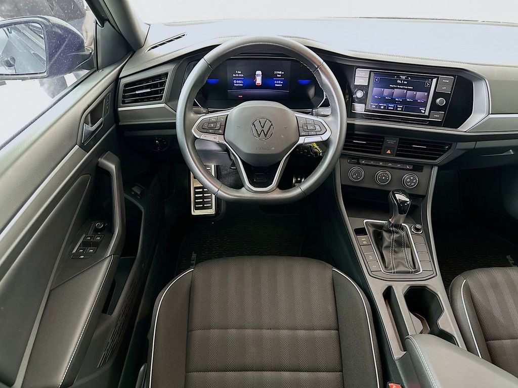 Thumbnail: 2024 Volkswagen Jetta - 9