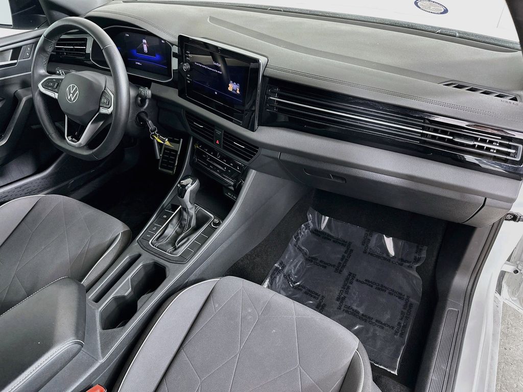 Thumbnail: 2025 Volkswagen Jetta - 29