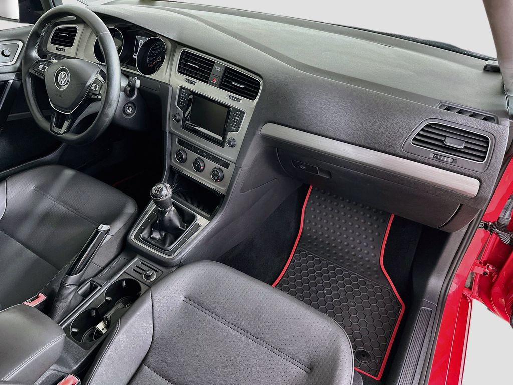 Thumbnail: 2015 Volkswagen Golf - 31