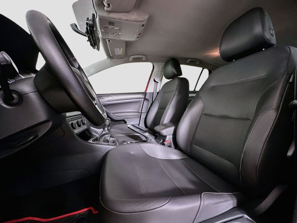 Thumbnail: 2015 Volkswagen Golf - 11