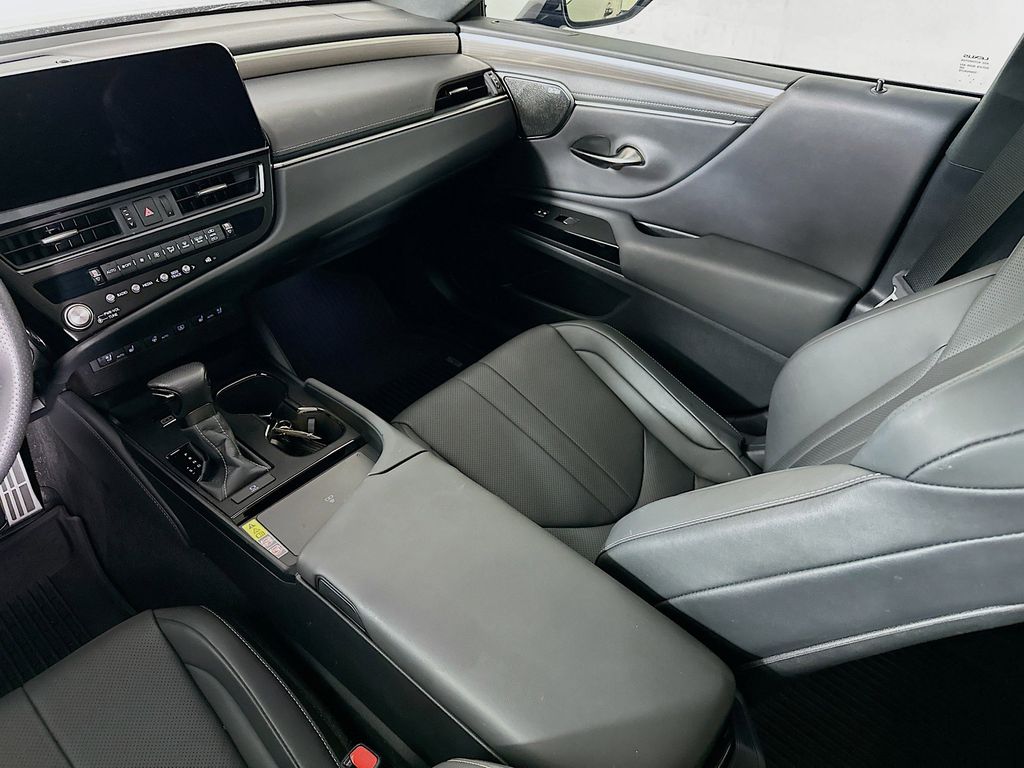 Thumbnail: 2024 Lexus ES - 21