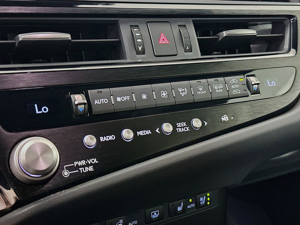 Thumbnail: 2024 Lexus ES - 23