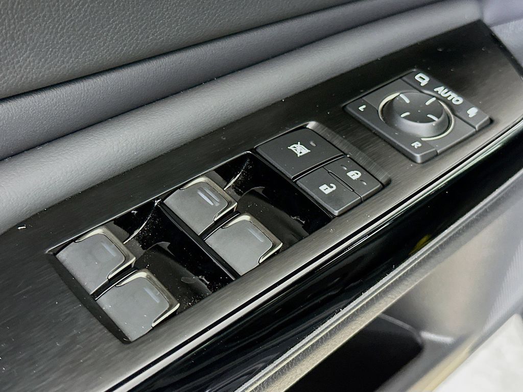 Thumbnail: 2024 Lexus ES - 31