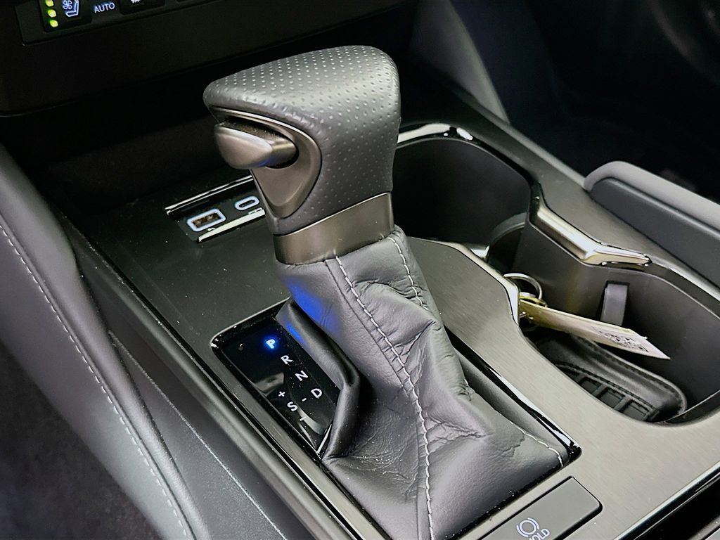 Thumbnail: 2024 Lexus ES - 17