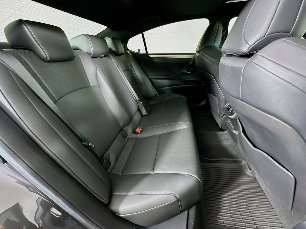 Thumbnail: 2024 Lexus ES - 35