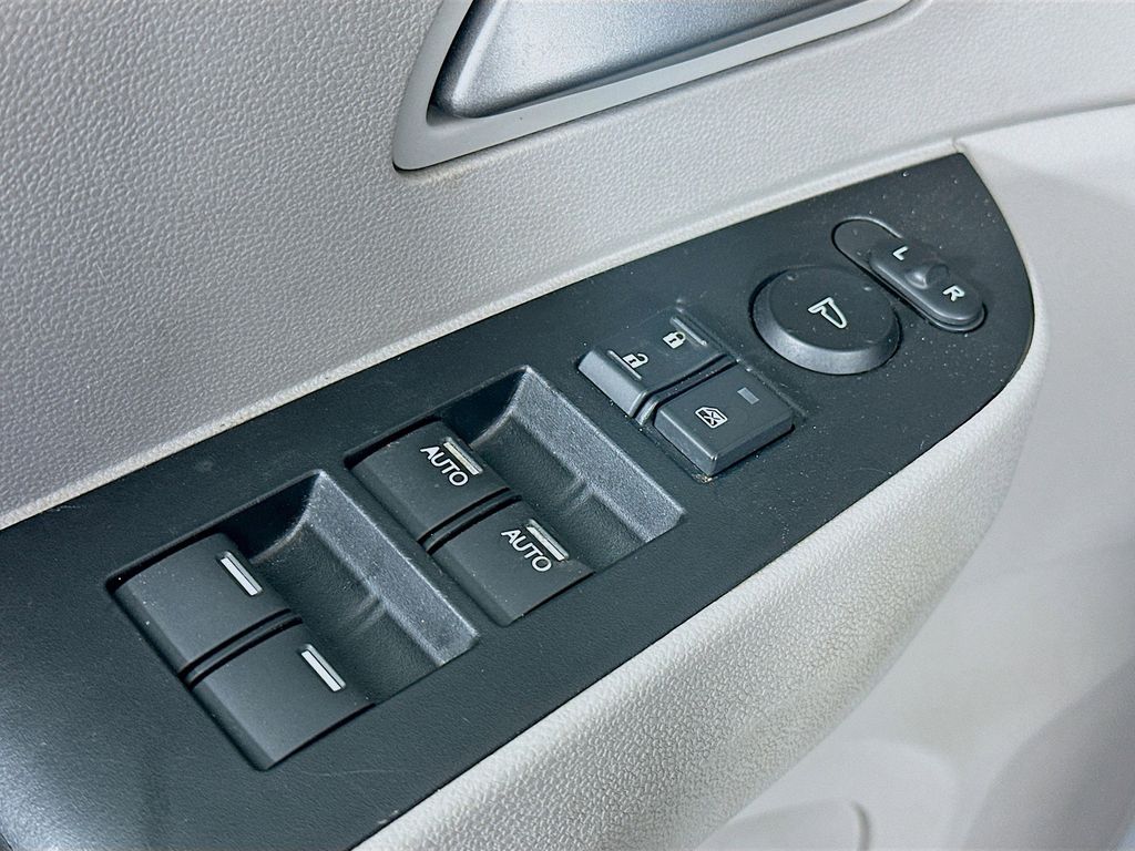 Thumbnail: 2013 Honda Odyssey - 30