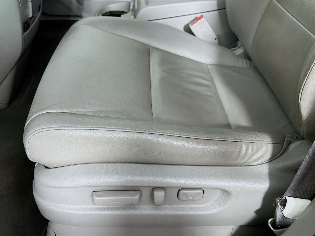 Thumbnail: 2013 Honda Odyssey - 31