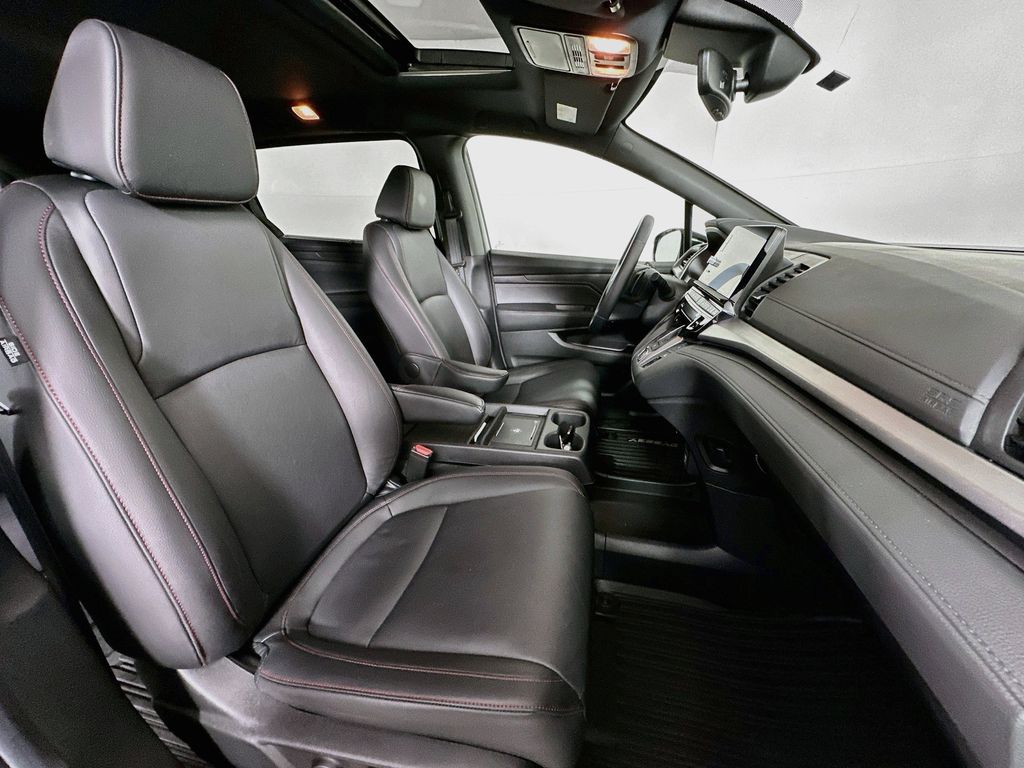 Thumbnail: 2025 Honda Odyssey - 12
