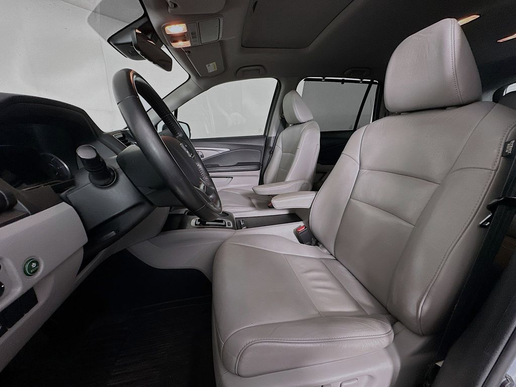 Thumbnail: 2020 Honda Pilot - 11
