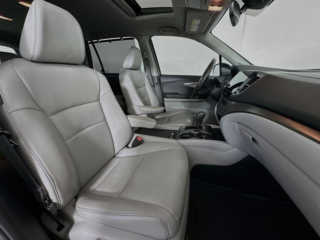 Thumbnail: 2020 Honda Pilot - 12