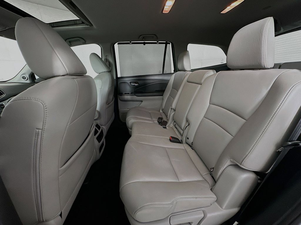 Thumbnail: 2020 Honda Pilot - 13